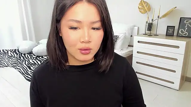 Brunette Charm online show from March 2026 11:14:01 AM