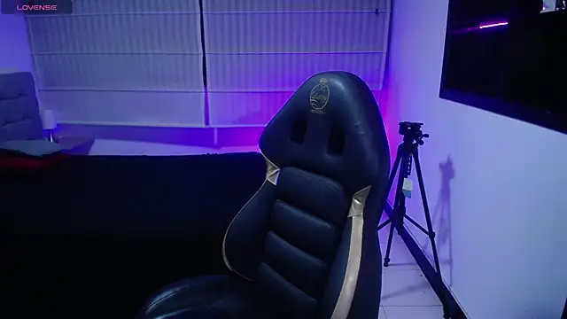 Snapshot of Kendall_fox_x chatting on December 2025 08:13:01 PM Kendall fox x online show from December 2025 08:13:01 PM