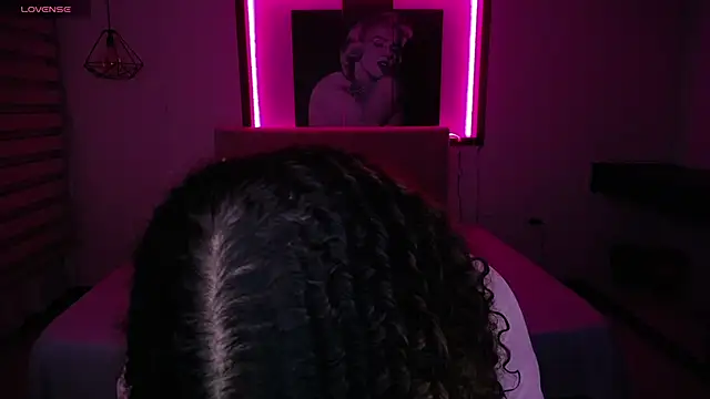 Snapshot of Kendall_fox_x chatting on December 2025 03:46:02 AM Kendall fox x online show from December 2025 03:46:02 AM