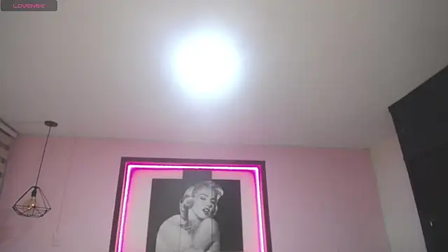 Snapshot of Kendall_fox_x chatting on December 2025 04:21:01 AM Kendall fox x online show from December 2025 04:21:01 AM