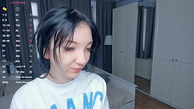 Snapshot of JanettVeld chatting on January 2026 07:35:02 AM JanettVeld online show from January 2026 07:35:02 AM