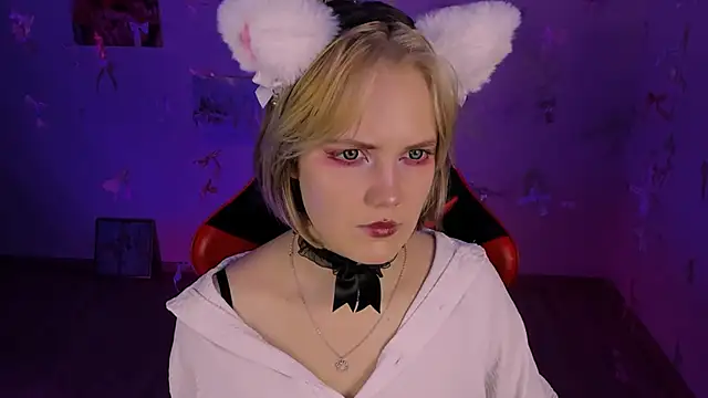 Snapshot of madeline_doll chatting on January 2026 07:58:02 AM madeline doll online show from January 2026 07:58:02 AM