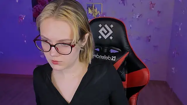 Snapshot of madeline_doll chatting on February 2026 08:24:02 AM madeline doll online show from February 2026 08:24:02 AM