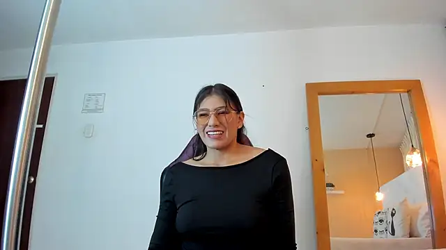 liaa moretti  online show from February 2026 01:14:02 PM