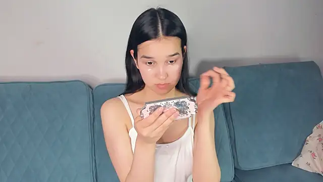 YvonneRobes online show from April 2026 05:38:02 PM