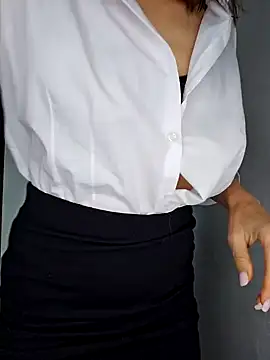 Lovebackground online show from October 2025 08:37:01 AM