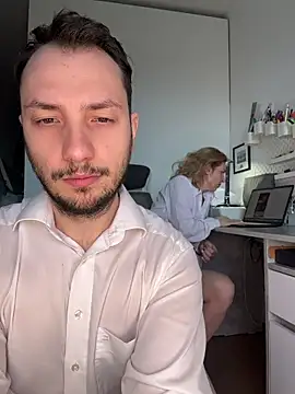 Lovebackground online show from April 2026 08:12:02 AM