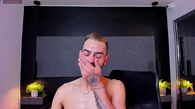 Snapshot of arcangel_harris chatting on February 2026 11:47:02 AM arcangel harris online show from February 2026 11:47:02 AM