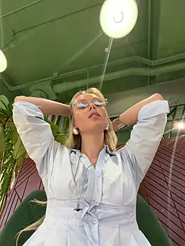 Snapshot of SunnyShiney chatting on June 2026 03:40:02 PM SunnyShiney online show from June 2026 03:40:02 PM