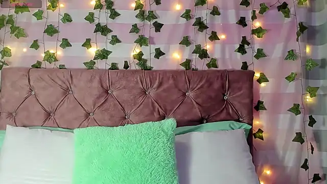 Ayla-marttinez online show from April 2026 12:49:02 AM