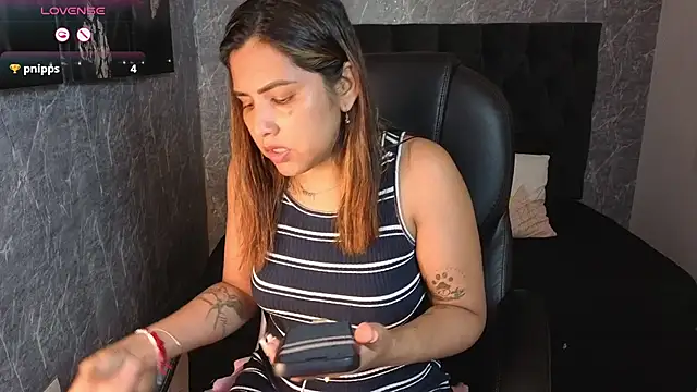 Snapshot of scarletbaker__ chatting on December 2025 03:40:02 PM scarletbaker online show from December 2025 03:40:02 PM