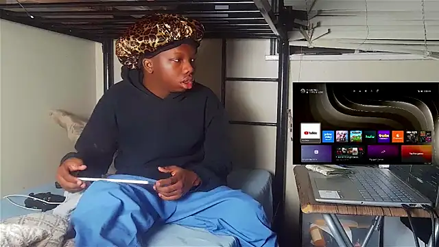 Snapshot of YourLittleBoyfriend chatting on February 2026 09:39:01 AM YourLittleBoyfriend online show from February 2026 09:39:01 AM