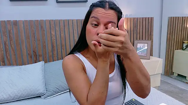 Mia Bellefort online show from March 2026 07:42:01 PM