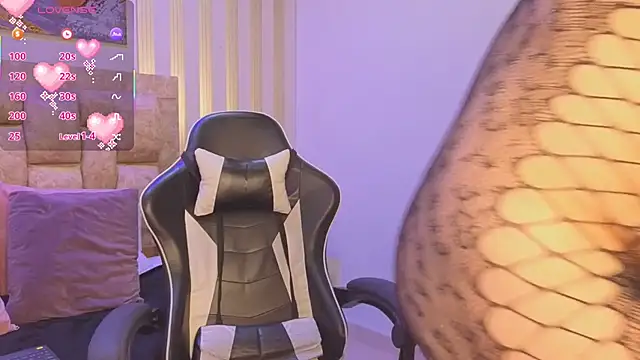 Snapshot of persefone_sky chatting on February 2026 03:40:01 AM persefone sky online show from February 2026 03:40:01 AM