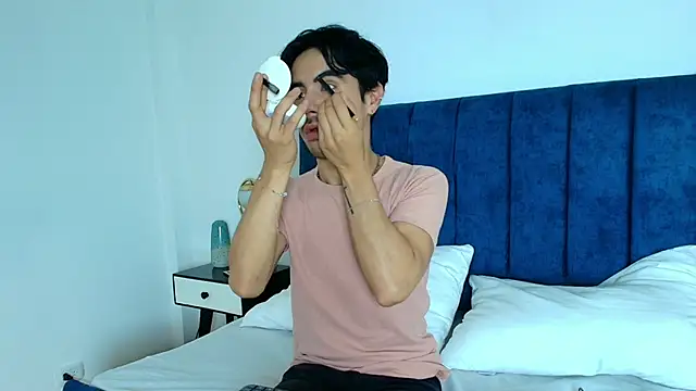 Snapshot of Ethan_Briggs chatting on December 2025 03:35:01 AM Ethan Briggs online show from December 2025 03:35:01 AM