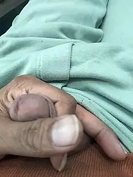 Snapshot of mohit08desi chatting on January 2026 07:03:01 AM mohit08desi online show from January 2026 07:03:01 AM