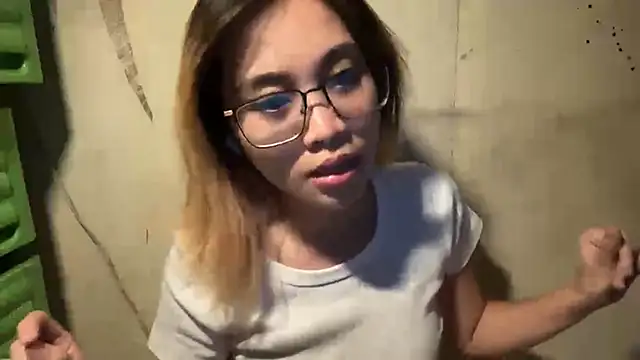 Snapshot of LenoraFrailey chatting on January 2026 12:32:01 PM LenoraFrailey online show from January 2026 12:32:01 PM