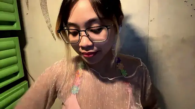 Snapshot of LenoraFrailey chatting on January 2026 06:52:02 AM LenoraFrailey online show from January 2026 06:52:02 AM