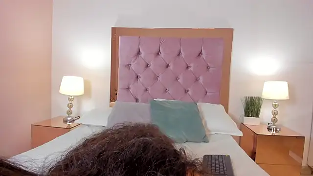 Snapshot of zenda_bianchi chatting on January 2026 07:04:01 PM zenda bianchi online show from January 2026 07:04:01 PM