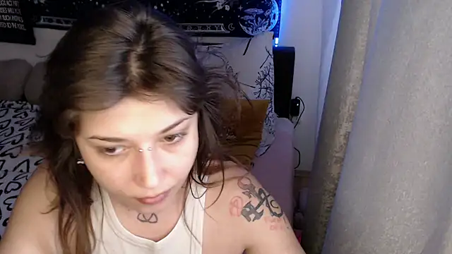 Snapshot of AlienforTwenty chatting on May 2026 06:31:02 AM AlienforTwenty online show from May 2026 06:31:02 AM
