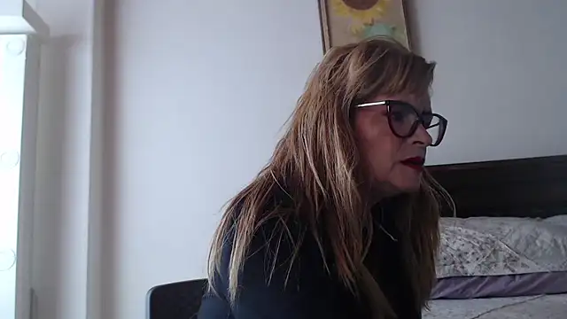 Snapshot of evelynsmithco chatting on June 2026 03:51:02 PM evelynsmithco online show from June 2026 03:51:02 PM