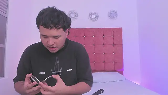 Beele and Evie online show from February 2026 07:53:01 PM