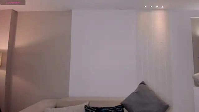 Snapshot of ValeriaRossi_ chatting on February 2026 12:12:01 PM ValeriaRossi online show from February 2026 12:12:01 PM