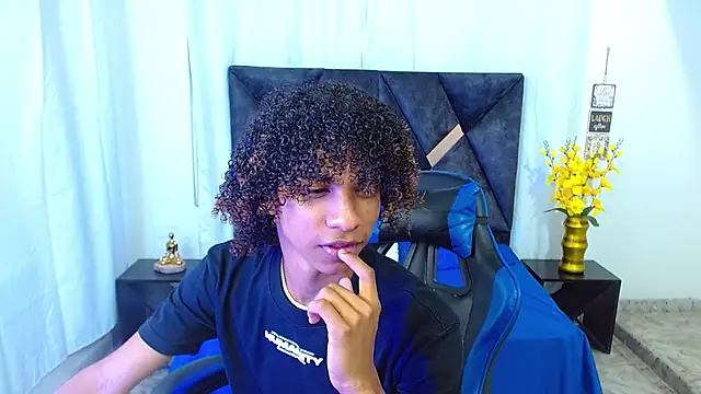 Snapshot of angelll18_ chatting on July 2026 08:35:01 PM angelll18 online show from July 2026 08:35:01 PM