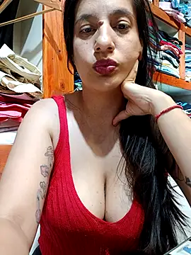 Snapshot of julietaloovee chatting on February 2026 09:34:01 PM julietaloovee online show from February 2026 09:34:01 PM