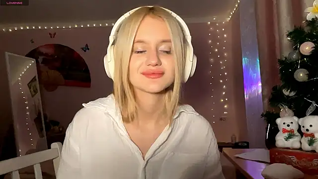 Snapshot of MelisaBloomy chatting on January 2026 05:29:02 PM MelisaBloomy online show from January 2026 05:29:02 PM