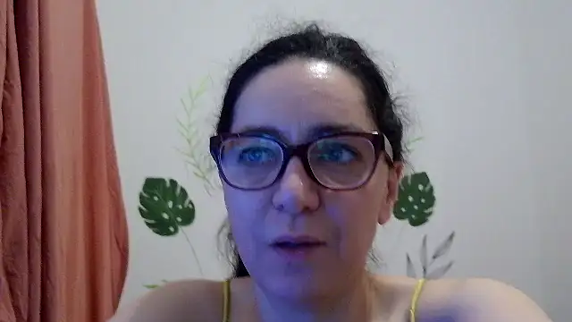 Snapshot of anngelle chatting on April 2026 05:32:02 AM anngelle online show from April 2026 05:32:02 AM