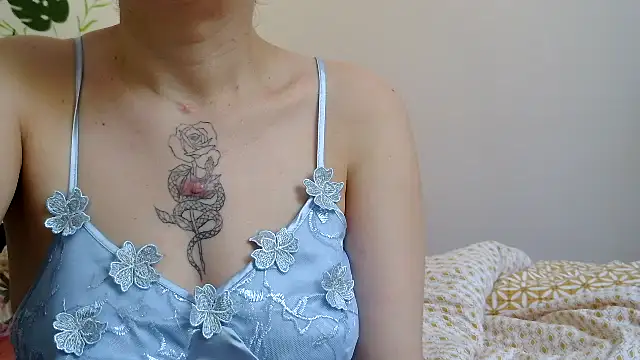 Snapshot of anngelle chatting on May 2026 11:51:01 AM anngelle online show from May 2026 11:51:01 AM