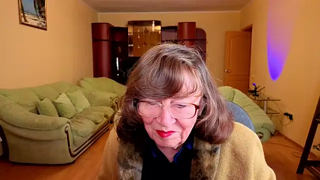 Betty Bricks online show from December 2025 07:53:02 PM