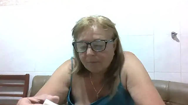 Snapshot of LinaLight88 chatting on June 2026 08:13:01 PM LinaLight88 online show from June 2026 08:13:01 PM