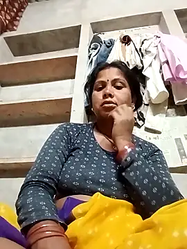 Snapshot of Shreya_pandit chatting on May 2026 11:32:01 PM Shreya pandit online show from May 2026 11:32:01 PM