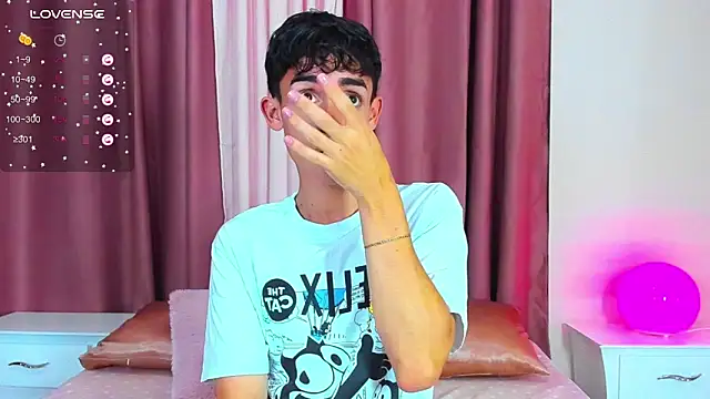 Snapshot of starboyy_77 chatting on January 2026 01:13:02 PM starboyy 77 online show from January 2026 01:13:02 PM