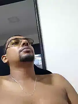 Snapshot of Reis001122 chatting on May 2026 02:39:01 AM Reis001122 online show from May 2026 02:39:01 AM