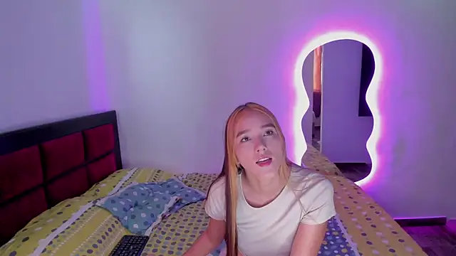 CRISTAL T2 online show from March 2026 07:53:01 PM