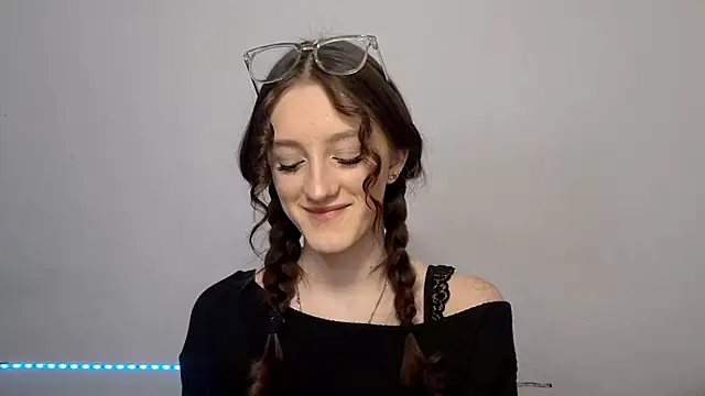 Snapshot of LisaBoddy chatting on January 2026 01:13:02 PM LisaBoddy online show from January 2026 01:13:02 PM