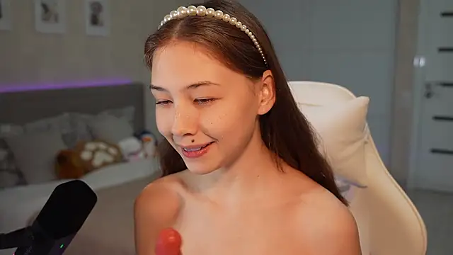 luna young online show from January 2026 06:11:02 PM