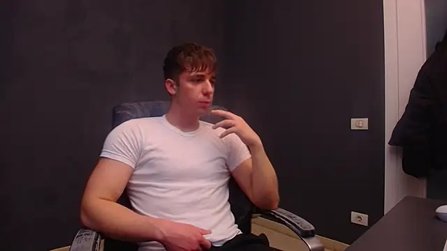 Snapshot of KellenWest chatting on December 2025 11:16:02 AM KellenWest online show from December 2025 11:16:02 AM