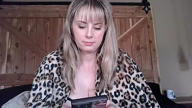 Snapshot of onesmittenkitten chatting on March 2026 05:52:02 PM onesmittenkitten online show from March 2026 05:52:02 PM