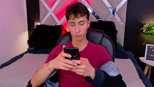 Snapshot of Ithan_Skin chatting on December 2025 11:49:02 AM Ithan Skin online show from December 2025 11:49:02 AM