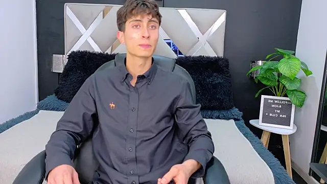 Snapshot of Ithan_Skin chatting on December 2025 11:38:02 AM Ithan Skin online show from December 2025 11:38:02 AM