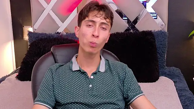 Snapshot of Ithan_Skin chatting on December 2025 11:50:02 AM Ithan Skin online show from December 2025 11:50:02 AM