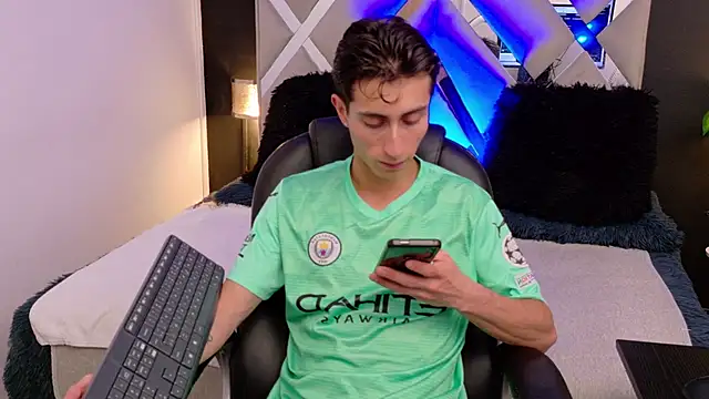 Snapshot of Ithan_Skin chatting on January 2026 12:30:01 PM Ithan Skin online show from January 2026 12:30:01 PM