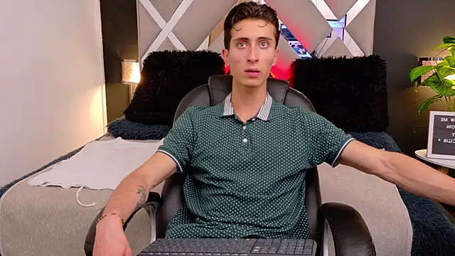 Snapshot of Ithan_Skin chatting on January 2026 11:34:01 AM Ithan Skin online show from January 2026 11:34:01 AM