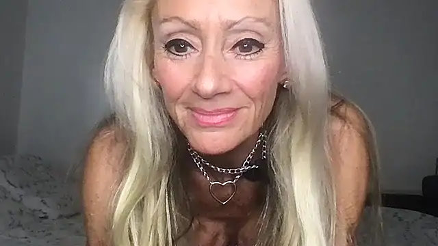 Snapshot of siennadiamond chatting on May 2026 11:38:02 AM siennadiamond online show from May 2026 11:38:02 AM