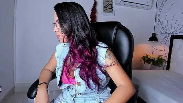 Snapshot of isa_valverde chatting on December 2025 03:45:02 AM isa valverde online show from December 2025 03:45:02 AM