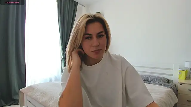 Roxi Joy online show from February 2026 01:22:02 PM